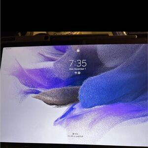 Excellent condition Samsung Tablet S7 FE. Only used about 20 times. Verizion
